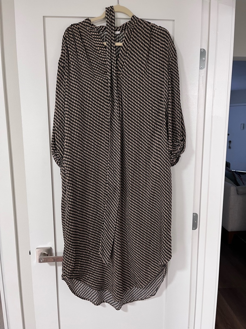 Black and White Long-Sleeve Geometric Shirt Dress
